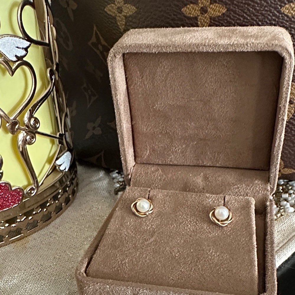 14k SOLID GOLD Pearl Stud Earrings 4.7mm - Picture 5 of 10